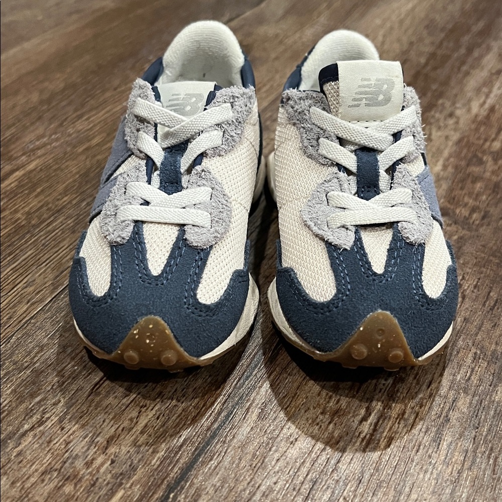 New Balance 327 - Picture 2 of 4